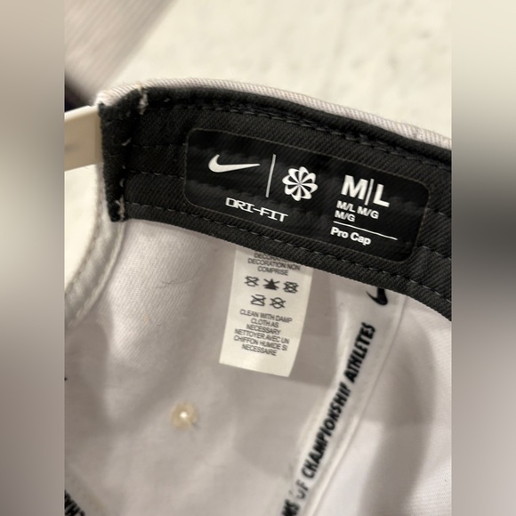 Nike Pro Structured Di-Fit SnapBack hat, Photon Dust/White, very good pre owned - Picture 10 of 10